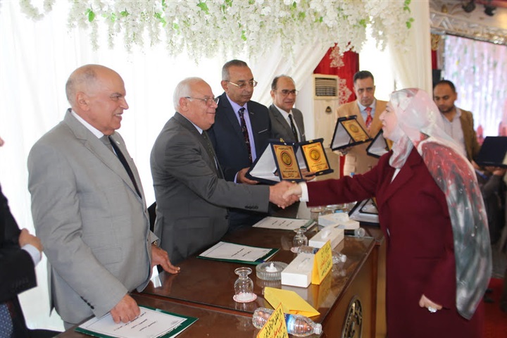محافظ بورسعيد: تعلمت على أيديكم سمفونيات تعليمية مختلفة شكلت شخصيتي