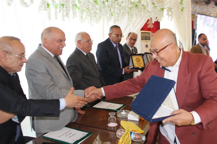 محافظ بورسعيد: تعلمت على أيديكم سمفونيات تعليمية مختلفة شكلت شخصيتي