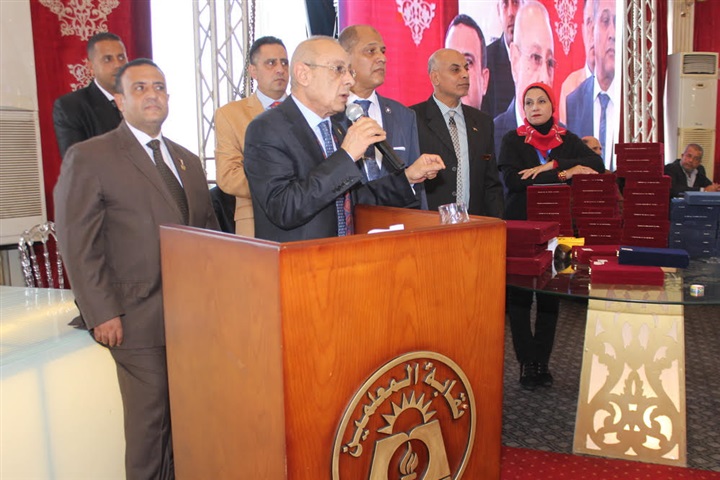 محافظ بورسعيد: تعلمت على أيديكم سمفونيات تعليمية مختلفة شكلت شخصيتي