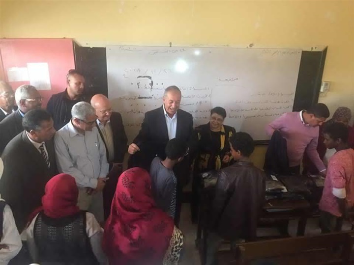 إقبال كبير واستقبال حافل من أهالي حلايب لقافلة جامعة الزقازيق الطبية 