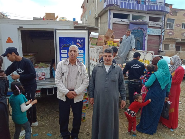بالصور.. إقبال كبير على قوافل "مستقبل وطن" بقرى كفر الشيخ  