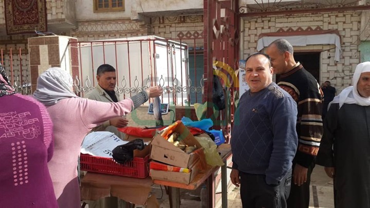 قوافل غذائية لمحاربة الغلاء في قري الحامول
