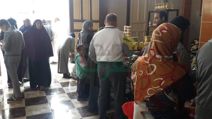 قوافل غذائية لمحاربة الغلاء في قري الحامول