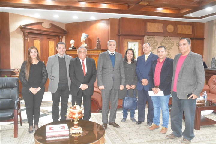 محافظ  المنيا يبحث مع وفد هيئة كير الدولية عدد من البرامج والمشروعات