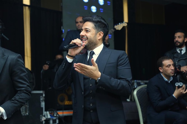 بالصور.. حماقي يشعل زفاف "تريزيجيه" وسط نجوم الفن والرياضة والمشاهير بالصور.. حماقي يشعل زفاف "تريزيجيه" وسط نجوم الفن والرياضة والمشاهير