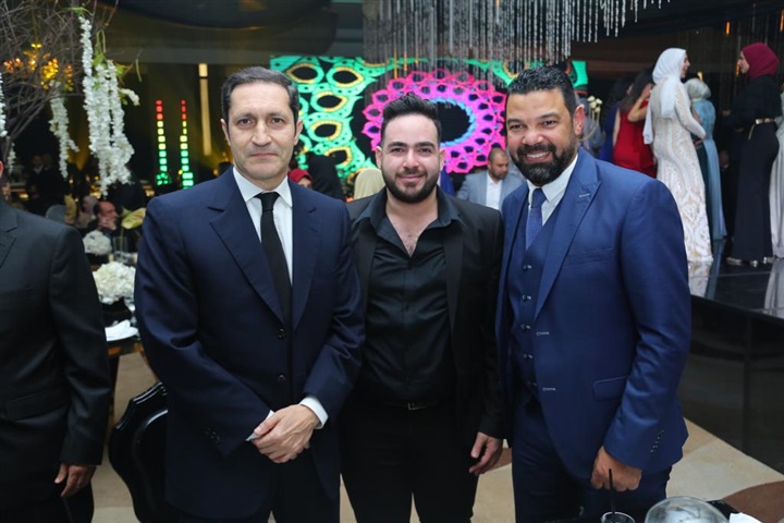 بالصور.. حماقي يشعل زفاف "تريزيجيه" وسط نجوم الفن والرياضة والمشاهير بالصور.. حماقي يشعل زفاف "تريزيجيه" وسط نجوم الفن والرياضة والمشاهير
