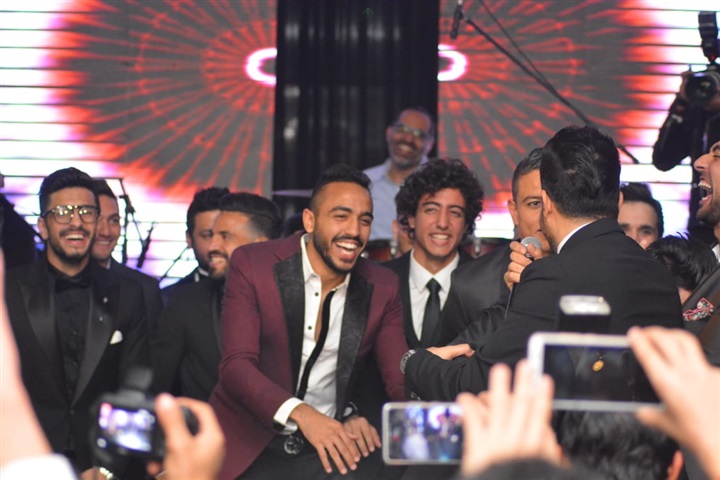 بالصور.. حماقي يشعل زفاف "تريزيجيه" وسط نجوم الفن والرياضة والمشاهير بالصور.. حماقي يشعل زفاف "تريزيجيه" وسط نجوم الفن والرياضة والمشاهير