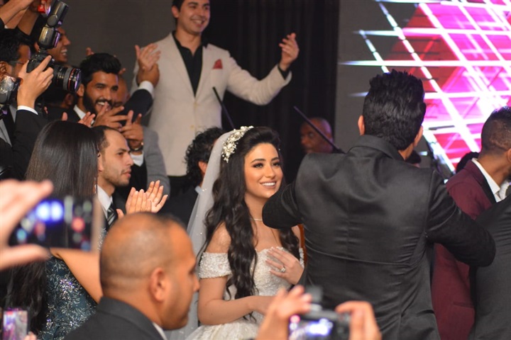 بالصور.. حماقي يشعل زفاف "تريزيجيه" وسط نجوم الفن والرياضة والمشاهير بالصور.. حماقي يشعل زفاف "تريزيجيه" وسط نجوم الفن والرياضة والمشاهير