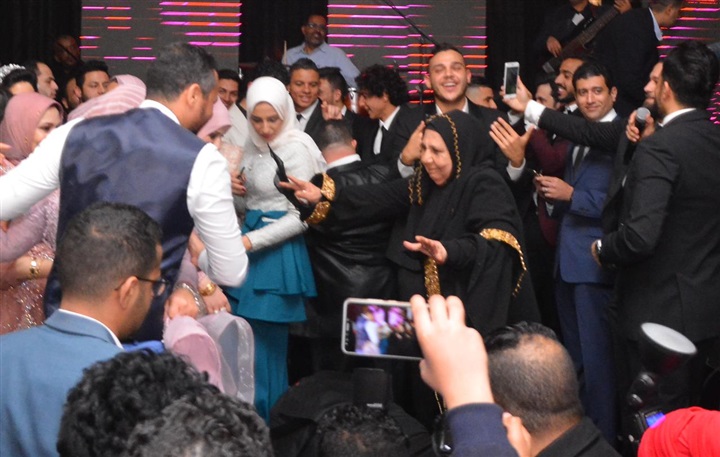 بالصور.. حماقي يشعل زفاف "تريزيجيه" وسط نجوم الفن والرياضة والمشاهير بالصور.. حماقي يشعل زفاف "تريزيجيه" وسط نجوم الفن والرياضة والمشاهير