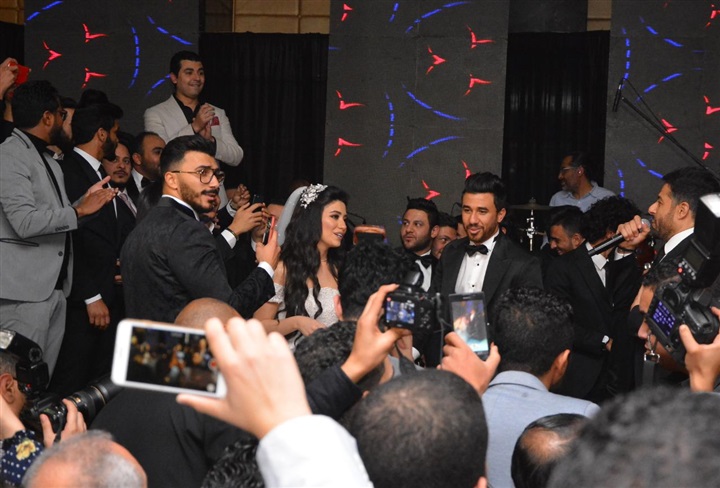 بالصور.. حماقي يشعل زفاف "تريزيجيه" وسط نجوم الفن والرياضة والمشاهير بالصور.. حماقي يشعل زفاف "تريزيجيه" وسط نجوم الفن والرياضة والمشاهير