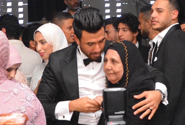 بالصور.. حماقي يشعل زفاف "تريزيجيه" وسط نجوم الفن والرياضة والمشاهير بالصور.. حماقي يشعل زفاف "تريزيجيه" وسط نجوم الفن والرياضة والمشاهير