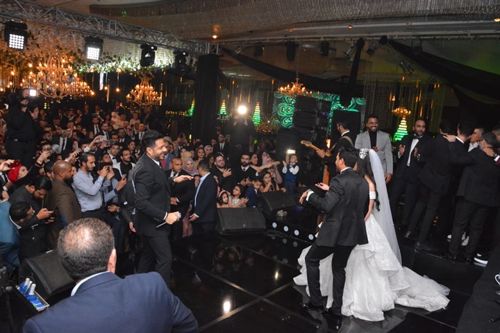 بالصور.. حماقي يشعل زفاف "تريزيجيه" وسط نجوم الفن والرياضة والمشاهير بالصور.. حماقي يشعل زفاف "تريزيجيه" وسط نجوم الفن والرياضة والمشاهير