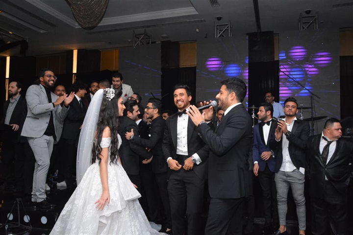 بالصور.. حماقي يشعل زفاف "تريزيجيه" وسط نجوم الفن والرياضة والمشاهير بالصور.. حماقي يشعل زفاف "تريزيجيه" وسط نجوم الفن والرياضة والمشاهير