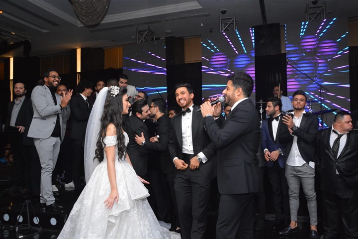 بالصور.. حماقي يشعل زفاف "تريزيجيه" وسط نجوم الفن والرياضة والمشاهير بالصور.. حماقي يشعل زفاف "تريزيجيه" وسط نجوم الفن والرياضة والمشاهير