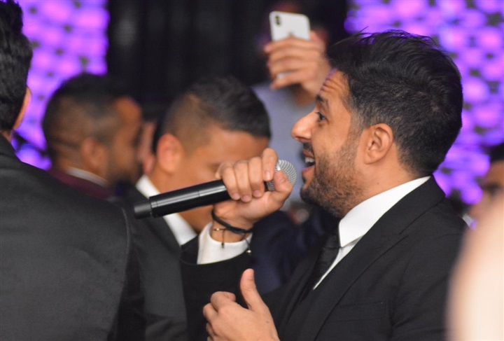 بالصور.. حماقي يشعل زفاف "تريزيجيه" وسط نجوم الفن والرياضة والمشاهير بالصور.. حماقي يشعل زفاف "تريزيجيه" وسط نجوم الفن والرياضة والمشاهير