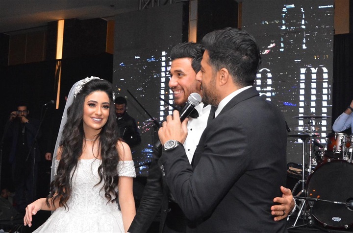 بالصور.. حماقي يشعل زفاف "تريزيجيه" وسط نجوم الفن والرياضة والمشاهير بالصور.. حماقي يشعل زفاف "تريزيجيه" وسط نجوم الفن والرياضة والمشاهير