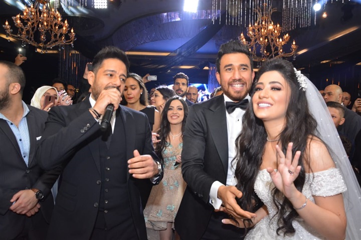 بالصور.. حماقي يشعل زفاف "تريزيجيه" وسط نجوم الفن والرياضة والمشاهير بالصور.. حماقي يشعل زفاف "تريزيجيه" وسط نجوم الفن والرياضة والمشاهير