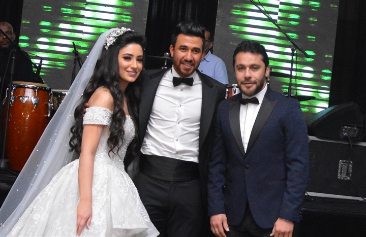 بالصور.. حماقي يشعل زفاف "تريزيجيه" وسط نجوم الفن والرياضة والمشاهير بالصور.. حماقي يشعل زفاف "تريزيجيه" وسط نجوم الفن والرياضة والمشاهير