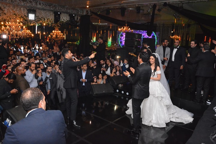 بالصور.. حماقي يشعل زفاف "تريزيجيه" وسط نجوم الفن والرياضة والمشاهير بالصور.. حماقي يشعل زفاف "تريزيجيه" وسط نجوم الفن والرياضة والمشاهير