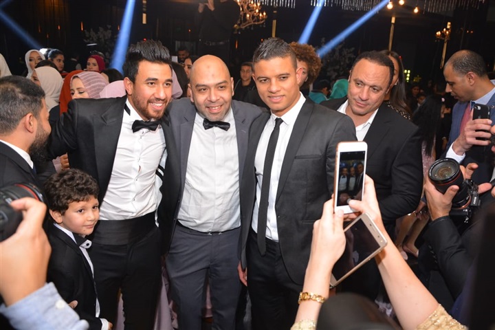 بالصور.. حماقي يشعل زفاف "تريزيجيه" وسط نجوم الفن والرياضة والمشاهير بالصور.. حماقي يشعل زفاف "تريزيجيه" وسط نجوم الفن والرياضة والمشاهير