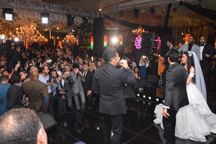 بالصور.. حماقي يشعل زفاف "تريزيجيه" وسط نجوم الفن والرياضة والمشاهير بالصور.. حماقي يشعل زفاف "تريزيجيه" وسط نجوم الفن والرياضة والمشاهير