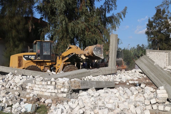 إزالة التعديات على 381 فدانًا من الأراضى الزراعية بكفرالشيخ