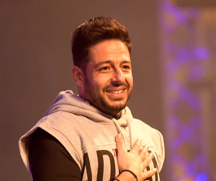 بالصور.. حماقي يشعل القرية العالمية بدبي وسط 40 ألف من من مختلف الجنسيات العربية والأجنبية بالصور.. حماقي يشعل القرية العالمية بدبي وسط 40 ألف من من مختلف الجنسيات العربية والأجنبية