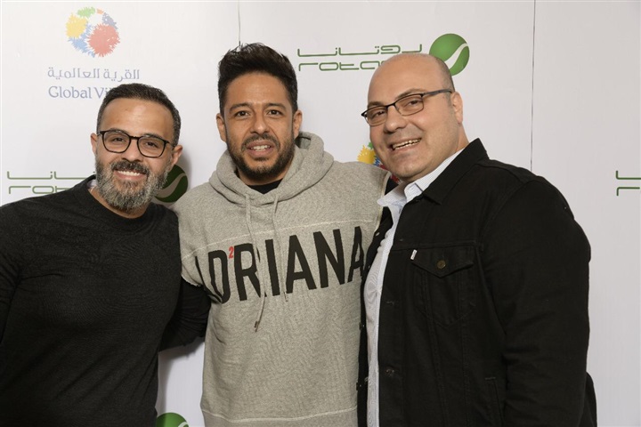 بالصور.. حماقي يشعل القرية العالمية بدبي وسط 40 ألف من من مختلف الجنسيات العربية والأجنبية بالصور.. حماقي يشعل القرية العالمية بدبي وسط 40 ألف من من مختلف الجنسيات العربية والأجنبية