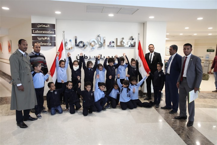 طلبة وطالبات مدرسة النيل الدولية بالأقصر يتبرعون لمرضي مستشفي شفاء الأورمان 