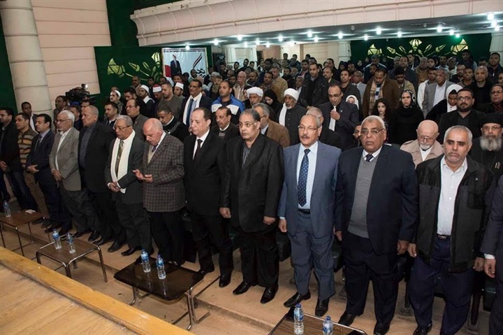 "نقيب المعلمين" يكرم أسرة الشهيد عمرو فريد بمحافظة أسوان