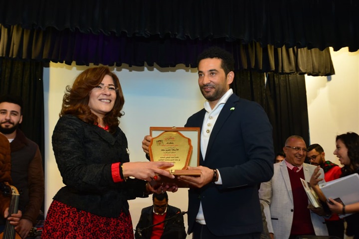 بالصور.. تكريم عمرو سعد في صالون فاطمة ناعوت بالصور.. تكريم عمرو سعد في صالون فاطمة ناعوت