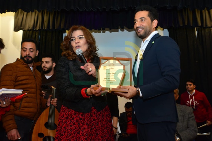 بالصور.. تكريم عمرو سعد في صالون فاطمة ناعوت بالصور.. تكريم عمرو سعد في صالون فاطمة ناعوت