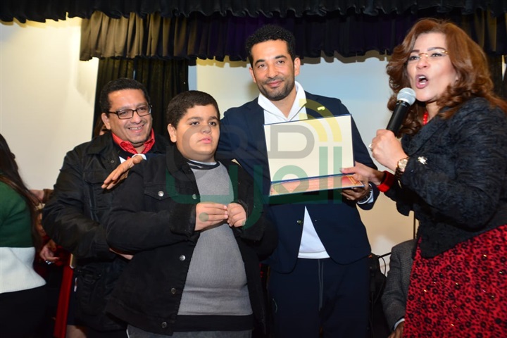 بالصور.. تكريم عمرو سعد في صالون فاطمة ناعوت بالصور.. تكريم عمرو سعد في صالون فاطمة ناعوت