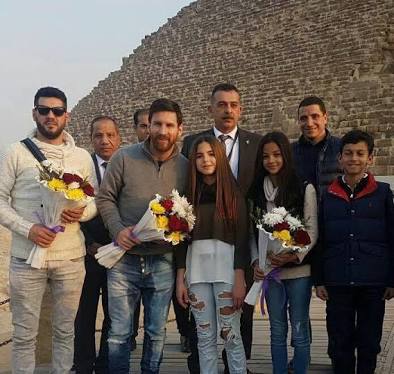 بالصور.. "مصر تسترد عافيتها" مشاهير يقضون وقت ممتع بالأهرامات بالصور.. "مصر تسترد عافيتها" مشاهير يقضون وقت ممتع بالأهرامات