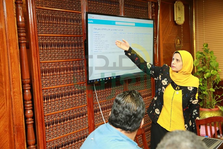 بالفيديو والصور.. تسليم شاشات المالية لمتخذي القرار بكفر الشيخ