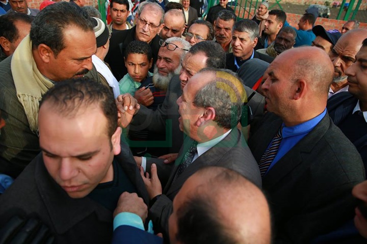 بالصور.. محافظ كفر الشيخ يوجه برفع كفاءة الخدمات خلال لقائه بمواطني سيدى سالم 