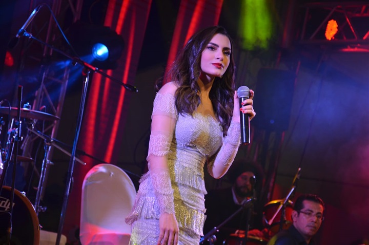 بالصور.. كارمن وشيبه يحييان حفل هلنان بحضور عربي كبير في أطول حفل غنائي بالصور.. كارمن وشيبه يحييان حفل هلنان بحضور عربي كبير في أطول حفل غنائي