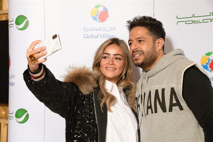 بالصور.. حماقي يشعل القرية العالمية بدبي وسط 40 ألف من من مختلف الجنسيات العربية والأجنبية بالصور.. حماقي يشعل القرية العالمية بدبي وسط 40 ألف من من مختلف الجنسيات العربية والأجنبية