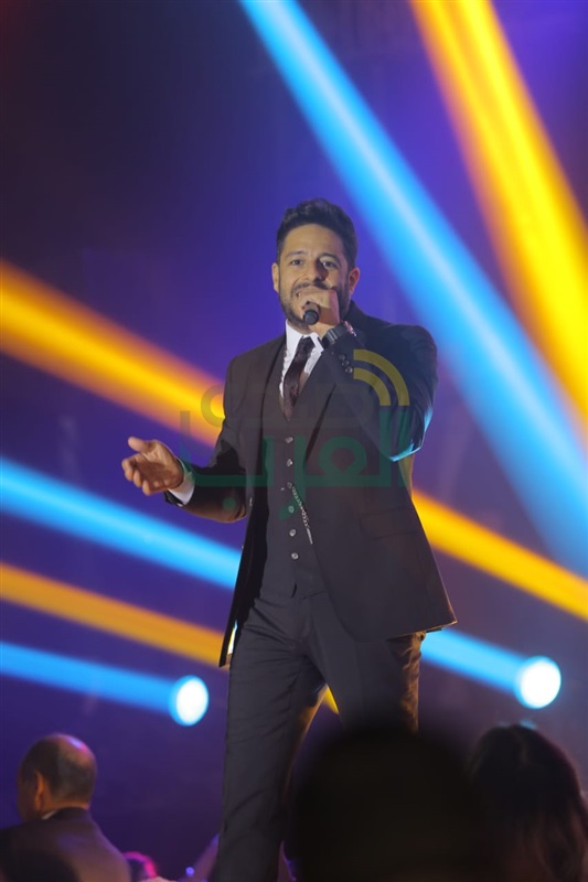 بالصور.. حماقي يتألق بحفل كامل العدد في رأس السنة ويشعل أجواء البهجة بأغانية المميزة بالصور.. حماقي يتألق بحفل كامل العدد في رأس السنة ويشعل أجواء البهجة بأغانية المميزة