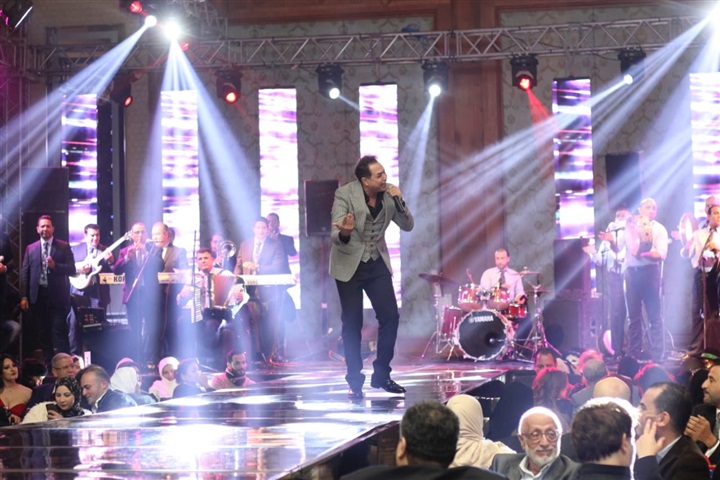 بالصور.. فؤاد وحكيم وفيفي عبده وصوفينار يشعلون رأس السنة على كورنيش النيل بالصور.. فؤاد وحكيم وفيفي عبده وصوفينار يشعلون رأس السنة على كورنيش النيل