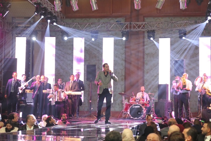 بالصور.. فؤاد وحكيم وفيفي عبده وصوفينار يشعلون رأس السنة على كورنيش النيل بالصور.. فؤاد وحكيم وفيفي عبده وصوفينار يشعلون رأس السنة على كورنيش النيل