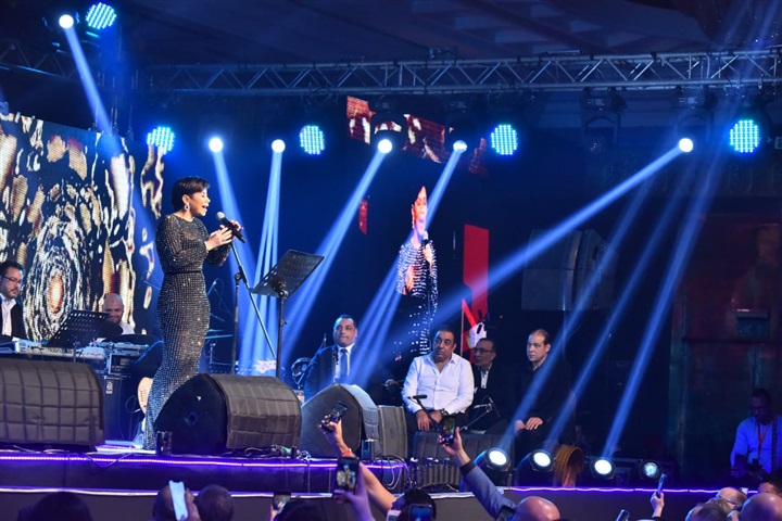 بالصور.. صابر الرباعي وشيرين عبد الوهاب يتألقان بحفل "النيل" ليلة رأس السنة بحضور نجوم الفن والمشاهير بالصور.. صابر الرباعي وشيرين عبد الوهاب يتألقان بحفل "النيل" ليلة رأس السنة بحضور نجوم الفن والمشاهير