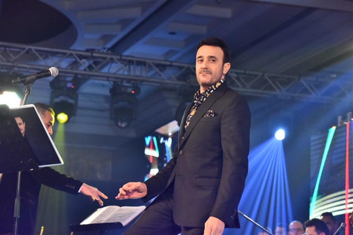 بالصور.. صابر الرباعي وشيرين عبد الوهاب يتألقان بحفل "النيل" ليلة رأس السنة بحضور نجوم الفن والمشاهير بالصور.. صابر الرباعي وشيرين عبد الوهاب يتألقان بحفل "النيل" ليلة رأس السنة بحضور نجوم الفن والمشاهير