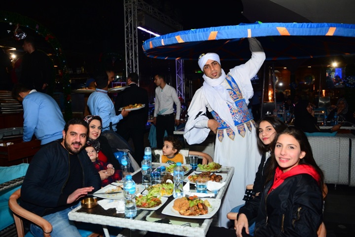 بالصور.. ليلة رأس السنة بالشعبي مع عبد الباسط حمودة ومحمد عدوية وشادي عزت في المنيل بالصور.. ليلة رأس السنة بالشعبي مع عبد الباسط حمودة ومحمد عدوية وشادي عزت في المنيل