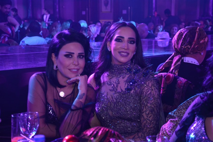 بالصور.. رومانسية جسار وزوجته وطرب أمنية وتحدي صوفينار واوكسانا.. أجواء رأس السنة في القاهرة الجديدة بالصور.. رومانسية جسار وزوجته وطرب أمنية وتحدي صوفينار واوكسانا.. أجواء رأس السنة في القاهرة الجديدة
