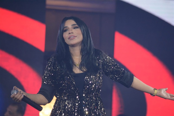 بالصور.. رومانسية جسار وزوجته وطرب أمنية وتحدي صوفينار واوكسانا.. أجواء رأس السنة في القاهرة الجديدة بالصور.. رومانسية جسار وزوجته وطرب أمنية وتحدي صوفينار واوكسانا.. أجواء رأس السنة في القاهرة الجديدة