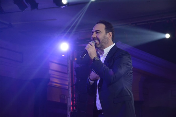 بالصور.. رومانسية جسار وزوجته وطرب أمنية وتحدي صوفينار واوكسانا.. أجواء رأس السنة في القاهرة الجديدة بالصور.. رومانسية جسار وزوجته وطرب أمنية وتحدي صوفينار واوكسانا.. أجواء رأس السنة في القاهرة الجديدة