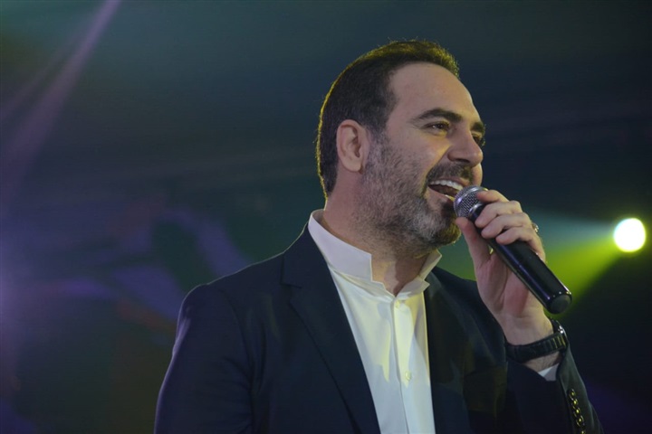 بالصور.. رومانسية جسار وزوجته وطرب أمنية وتحدي صوفينار واوكسانا.. أجواء رأس السنة في القاهرة الجديدة بالصور.. رومانسية جسار وزوجته وطرب أمنية وتحدي صوفينار واوكسانا.. أجواء رأس السنة في القاهرة الجديدة