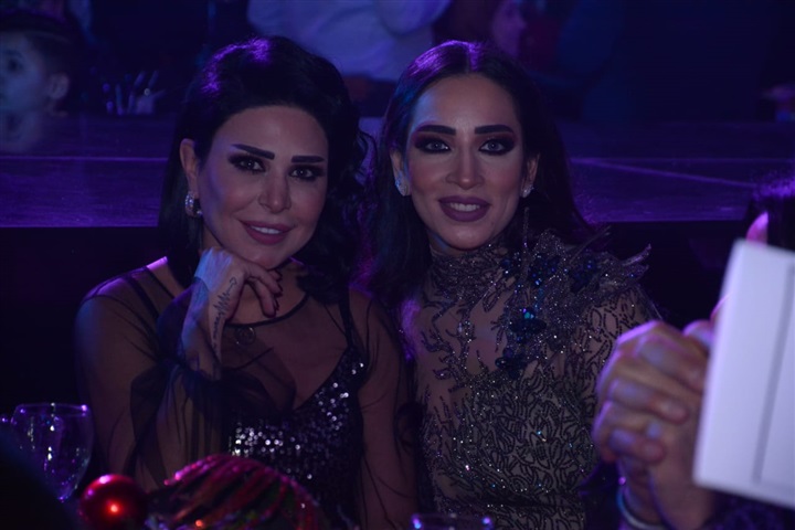بالصور.. رومانسية جسار وزوجته وطرب أمنية وتحدي صوفينار واوكسانا.. أجواء رأس السنة في القاهرة الجديدة بالصور.. رومانسية جسار وزوجته وطرب أمنية وتحدي صوفينار واوكسانا.. أجواء رأس السنة في القاهرة الجديدة