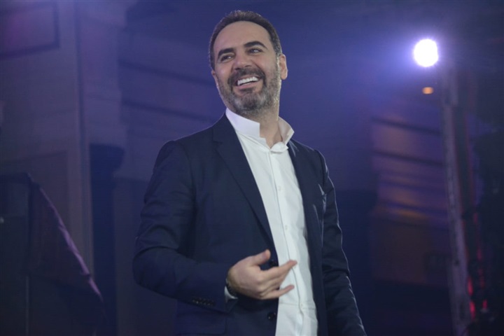 بالصور.. رومانسية جسار وزوجته وطرب أمنية وتحدي صوفينار واوكسانا.. أجواء رأس السنة في القاهرة الجديدة بالصور.. رومانسية جسار وزوجته وطرب أمنية وتحدي صوفينار واوكسانا.. أجواء رأس السنة في القاهرة الجديدة